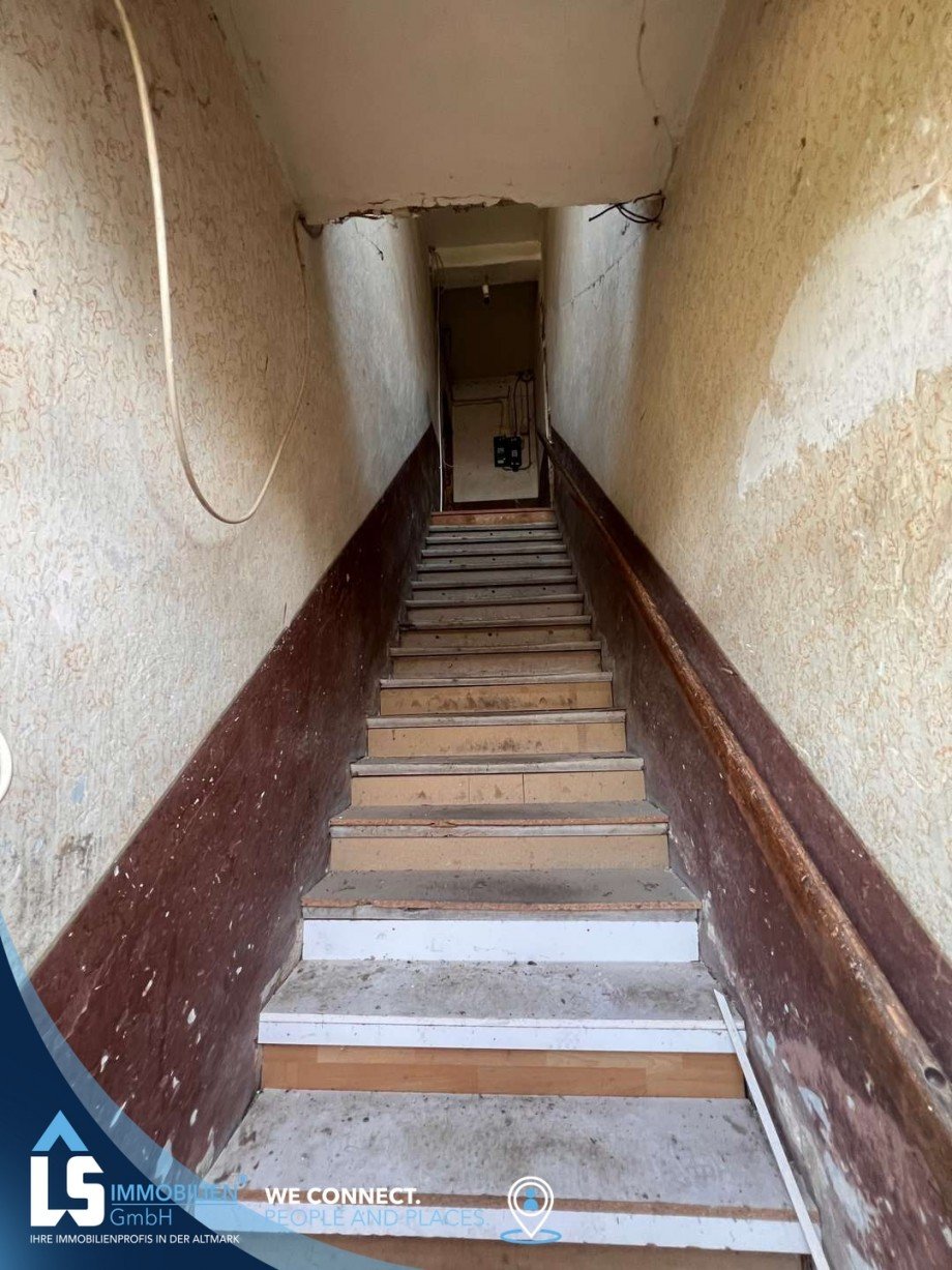 Wohnungszugang Obergeschoss Mehrfamilienhaus Nahrstedt