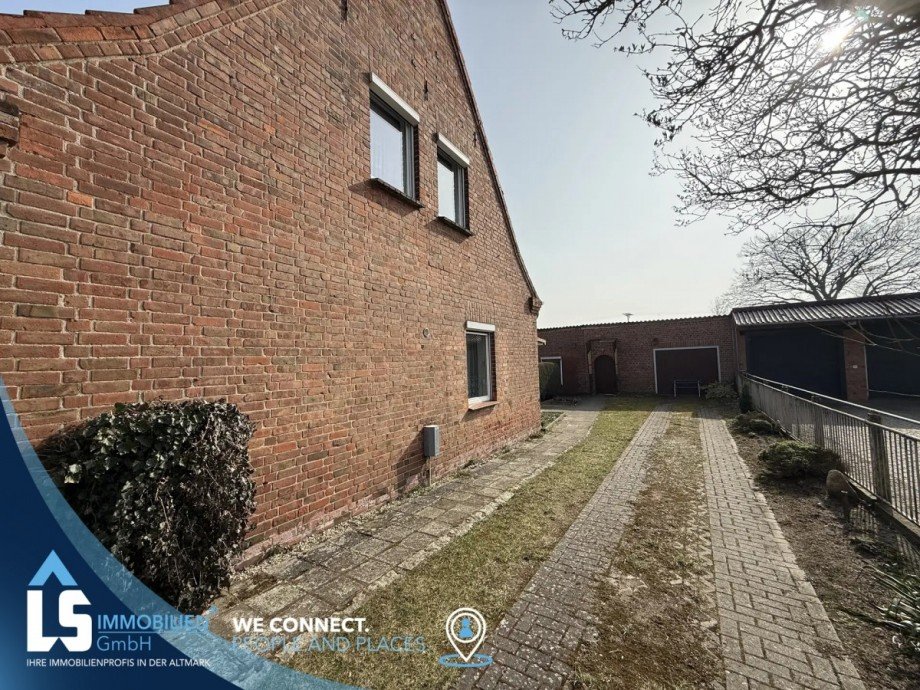 Auffahrt Doppelhaush�lfte D�mitz OT Heidhof