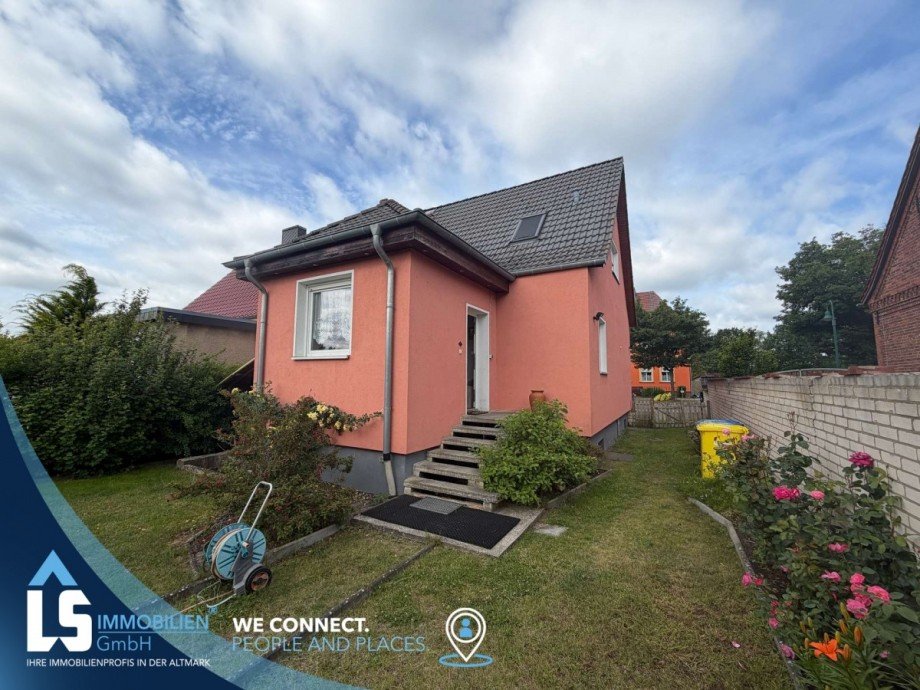 Au�en 3 Doppelhaush�lfte Plattenburg OT Gl�wen