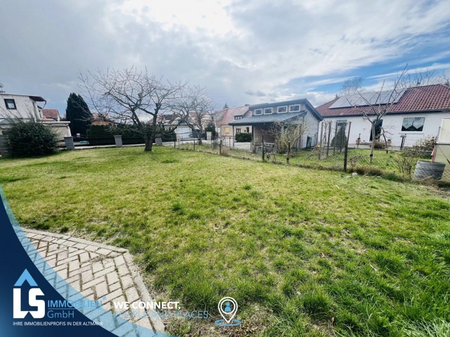 Garten neben dem Haus Doppelhaush�lfte Tangerm�nde