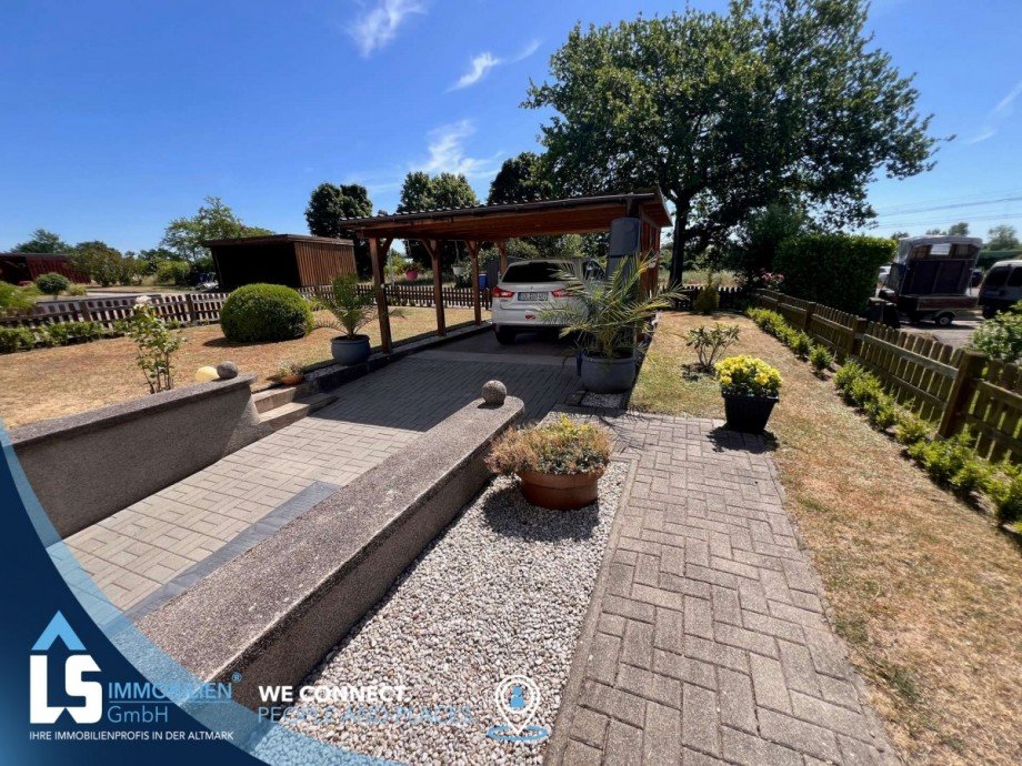 Carport Doppelhaush�lfte Stendal