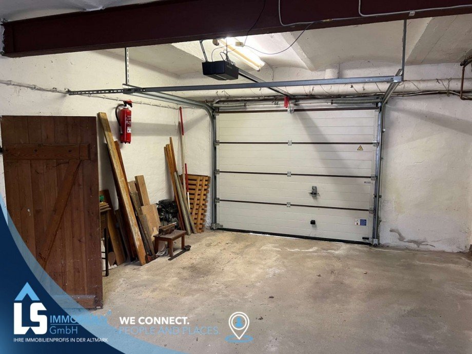 Garage mit elektr. Tor Einfamilienhaus Gro� Santersleben