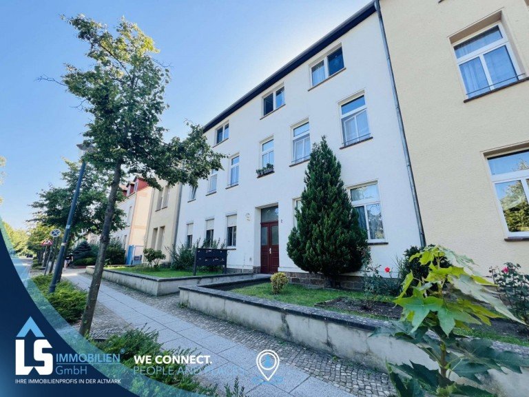Hausansicht Stra�enseite Osterburg (Altmark) Etagenwohnung Gro�z�gig, ruhig, mit Einbauk�che!