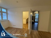 Blick vom Masterbedroom in das eigene Bad und die Ankleide 5 Zimmer und 3 B�der - Gro�z�gige, lichtstarke Maisonettwohnung mit Balkon und Stellplatz in Stendal