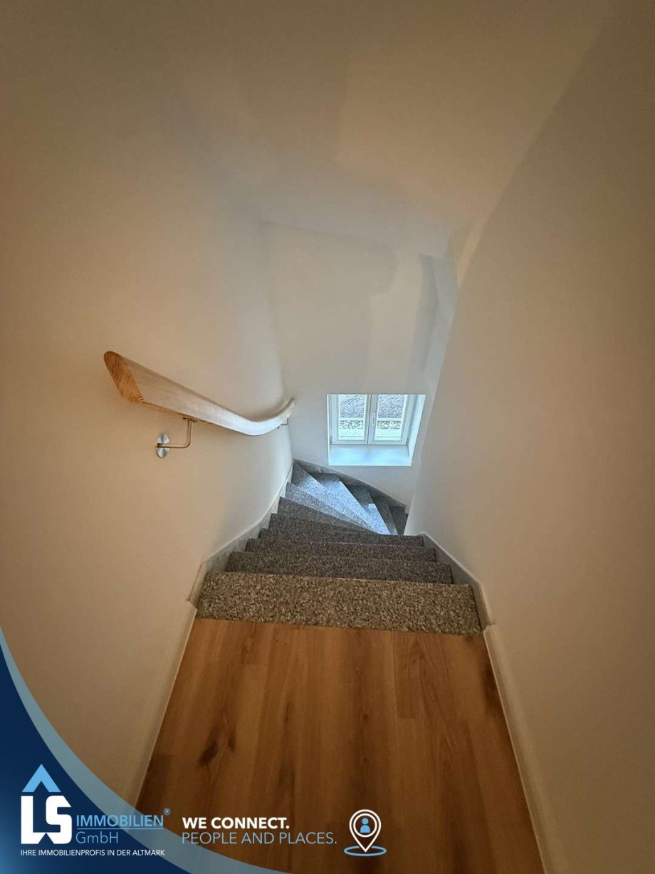 Abgang zum UG.jpg Zweifamilienhaus Stendal