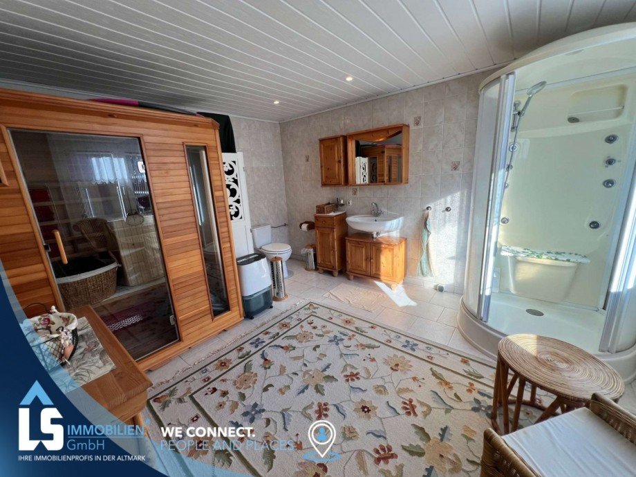 Badezimmer mit Infrarotkabine Haus Ro�dorf