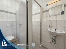 separate Toiletten f�r Damen und Herren Super Lage, Fl�chen teilbar!