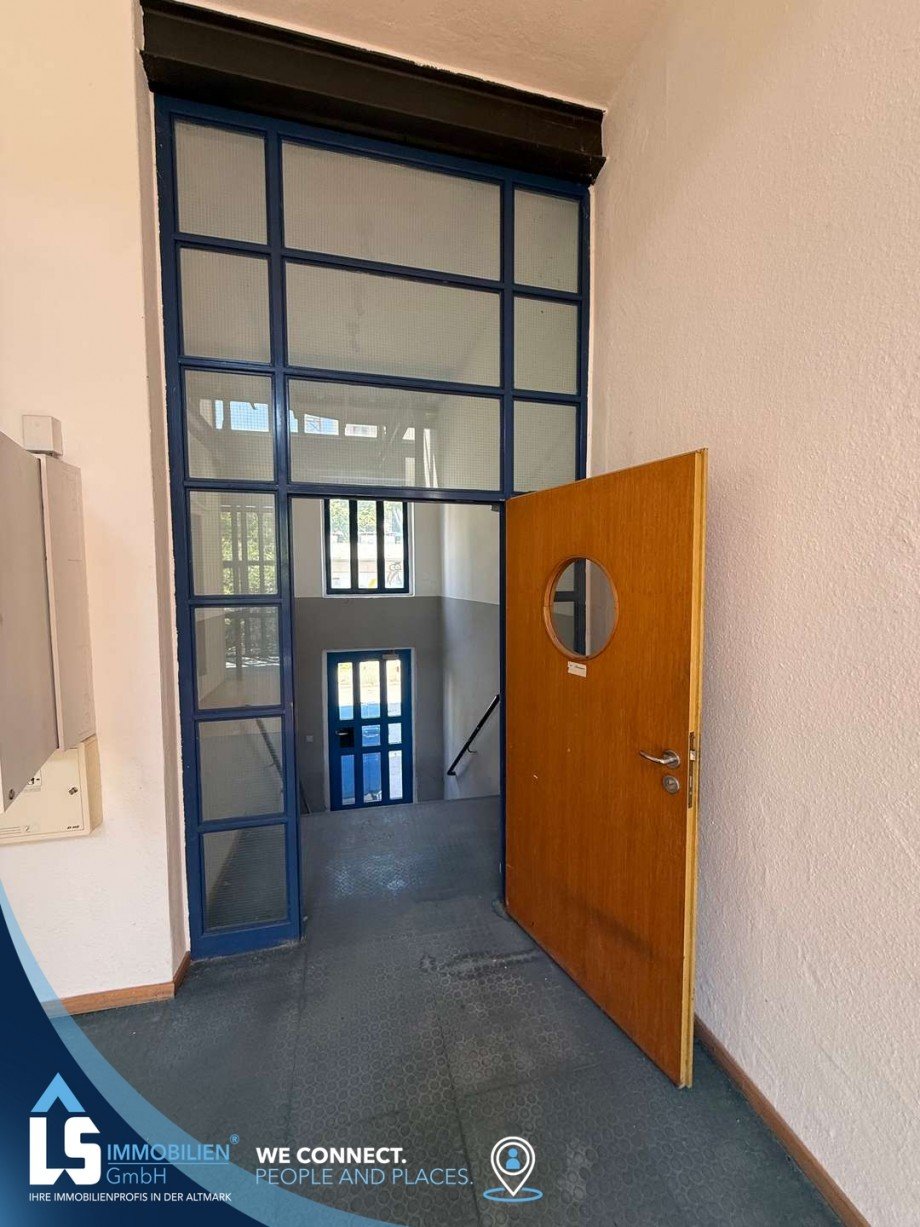Eingangsbereich Wohn- / Gesch�ftshaus Magdeburg