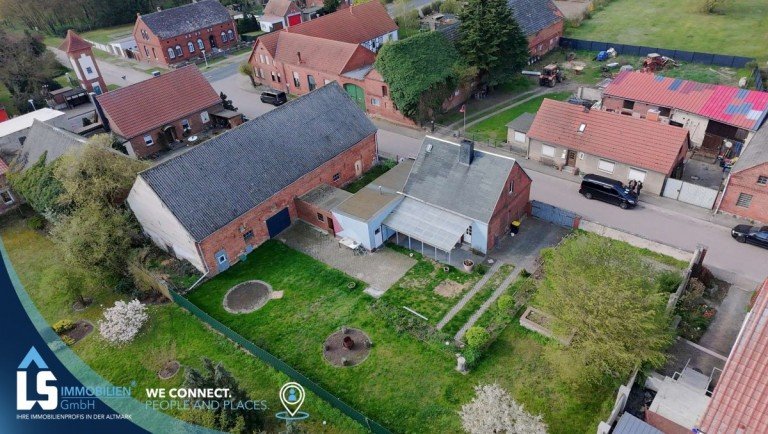 Luftbild hinten Tangerm�nde Einfamilienhaus Viel Platz zum Leben & Arbeiten - Einfamilienhaus mit gro�er Scheune in Grobleben bei Tangerm�nde
