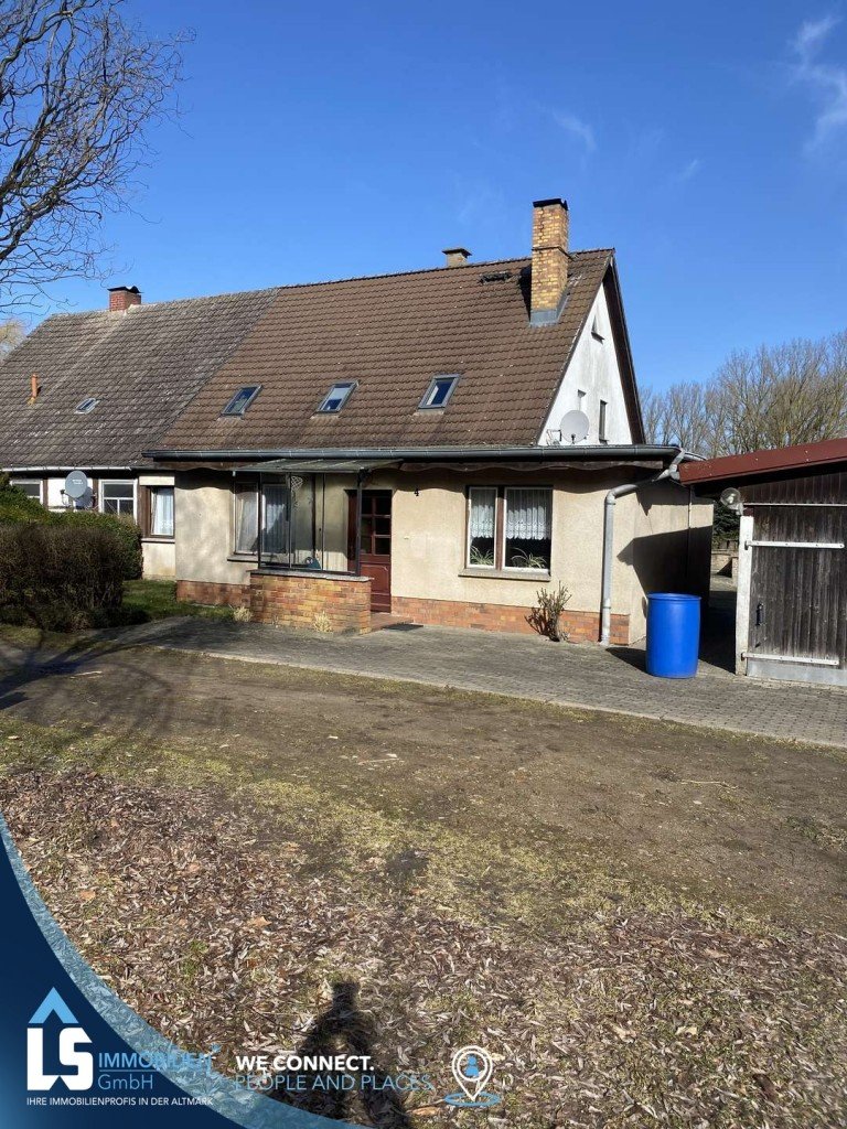 Vorderansicht mit Anbau Walkendorf Haus Platz f�r Familie & Natur: L�ndliche Doppelhaush�lfte mit gro�em Garten