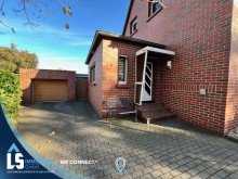 Hausansicht vorne Haus mit traumhaftem Grundst�ck direkt am Ro�dorfer Kanal