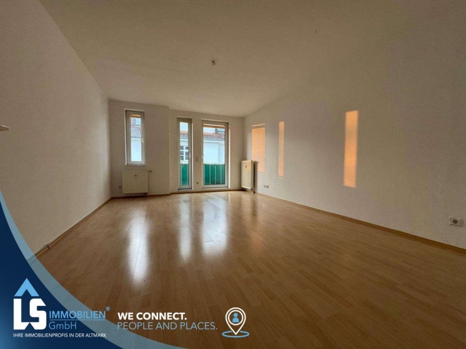 Wohnzimmer mit Balkon Etagenwohnung Stendal