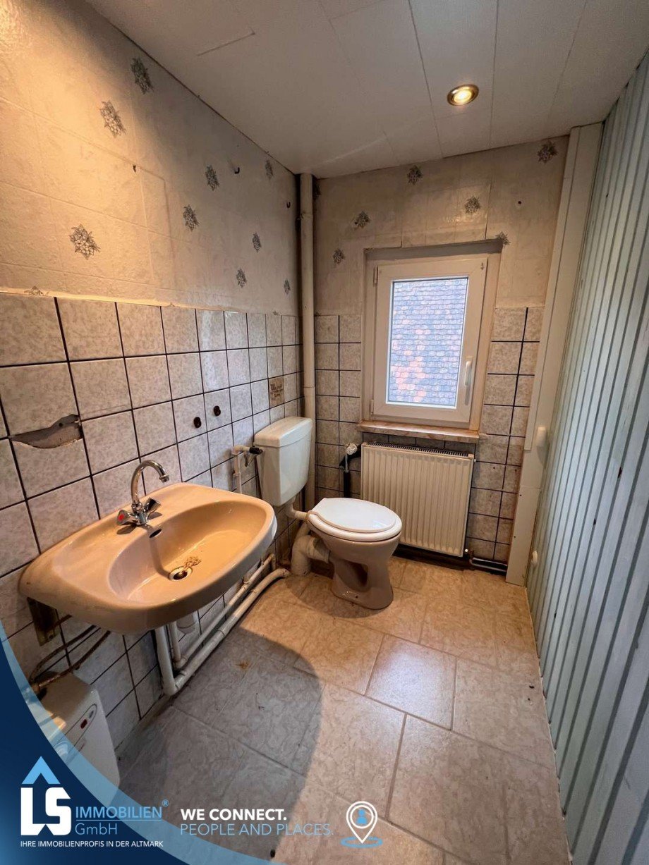 G�ste WC Doppelhaush�lfte Bittkau