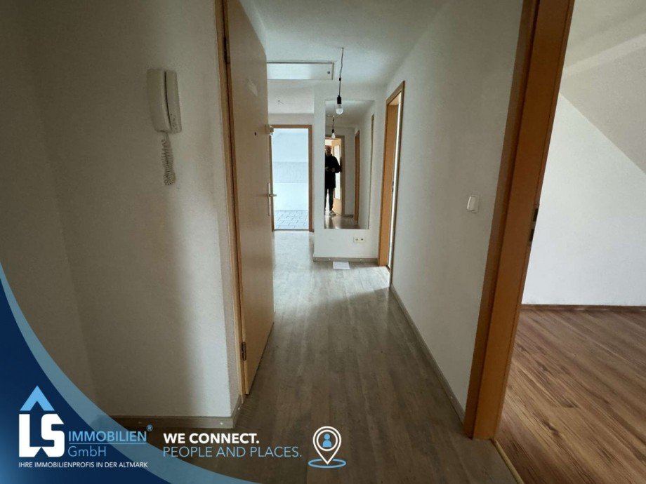 Flur DG Mehrfamilienhaus Tangerh�tte