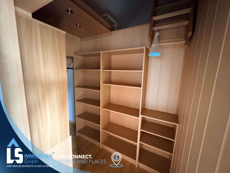 Begehbarer Kleiderschrank Maisonettewohnung Stendal