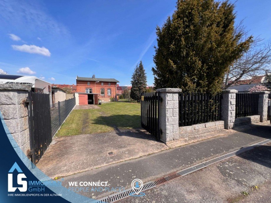 Auffahrt Einfamilienhaus Tangerm�nde