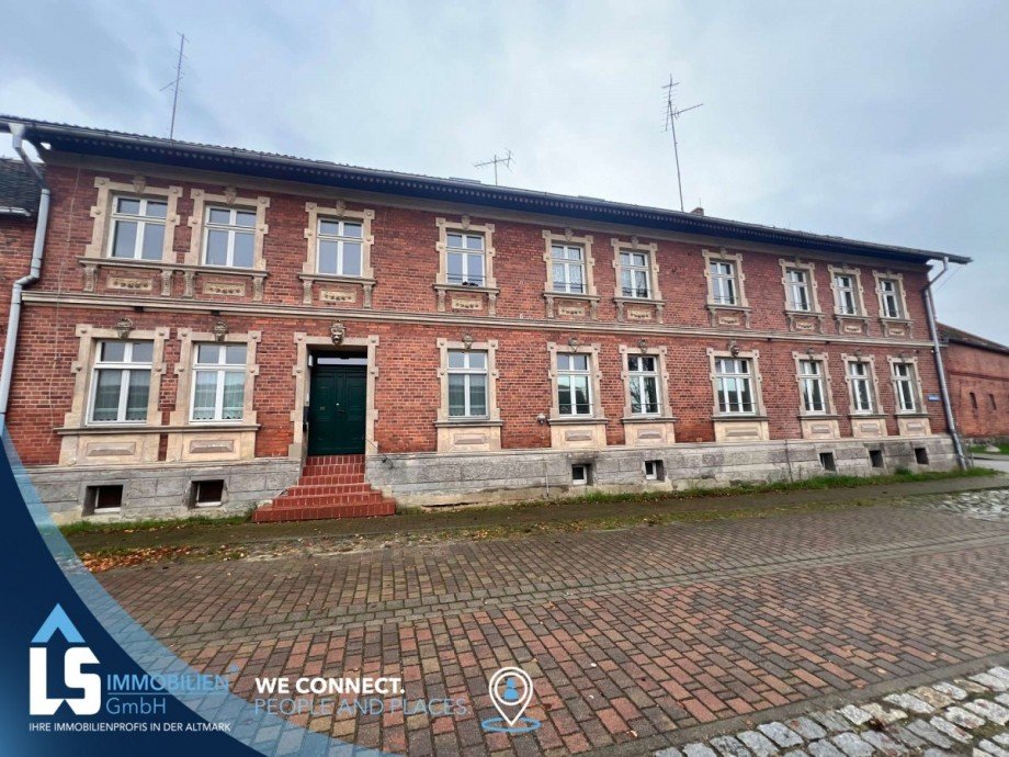 Hausansicht Stra�e Mehrfamilienhaus Stendal