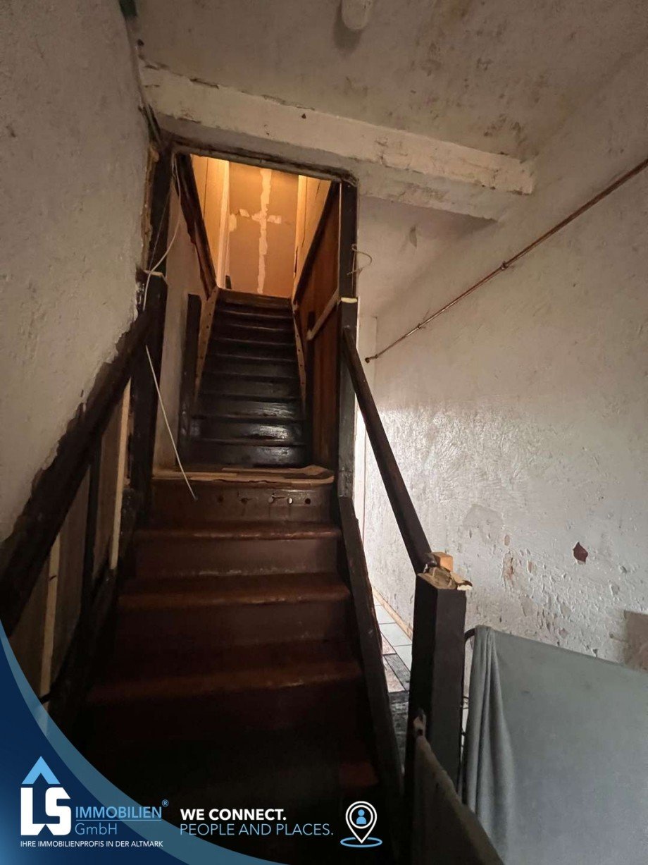 Zugang zum Dachgeschoss Zweifamilienhaus Bellingen