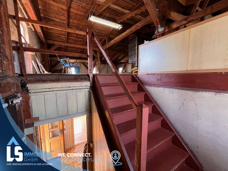 Aufgang ins Dachgeschoss Einfamilienhaus Tangerm�nde