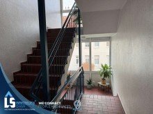 Treppenhaus Gute Lage, hell und mit Balkon!