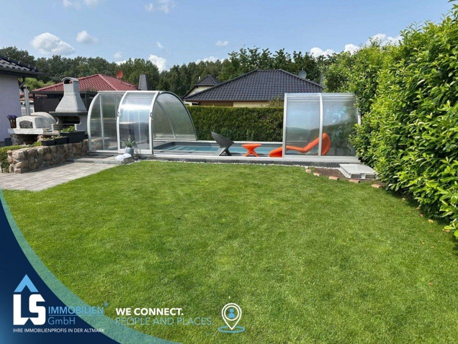 Pool mit �berdachung Einfamilienhaus Stendal