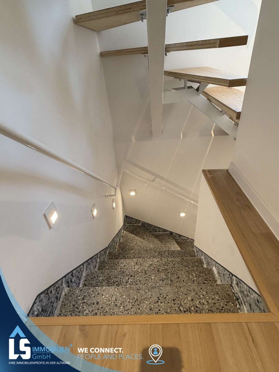 EG Treppenhaus in den keller Doppelhaush�lfte Havelberg