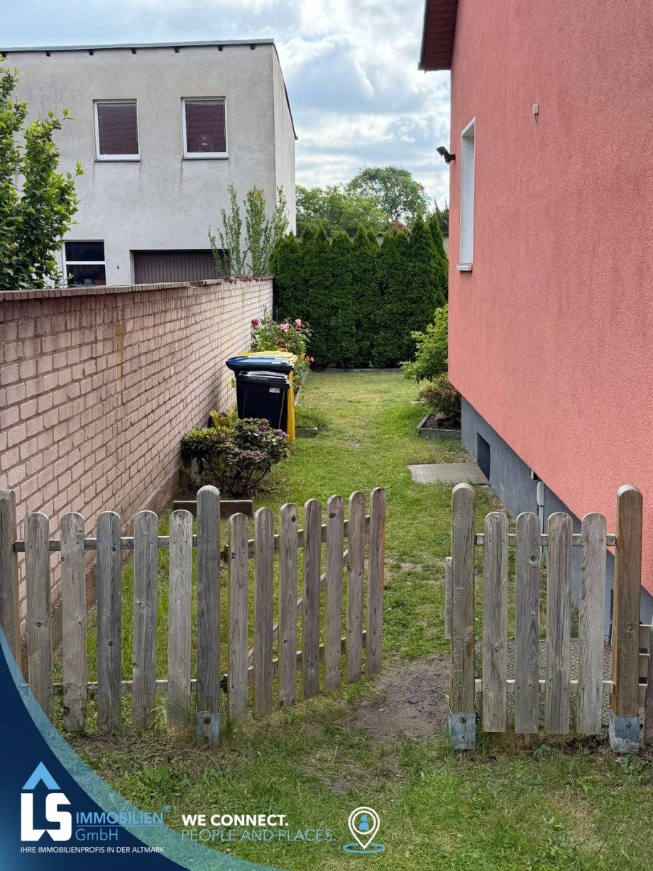 Au�en 2 Doppelhaush�lfte Plattenburg OT Gl�wen
