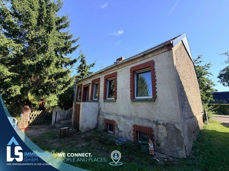 Hausansicht Karst�dt Einfamilienhaus Sanieren oder Neubau, Sie entscheiden!