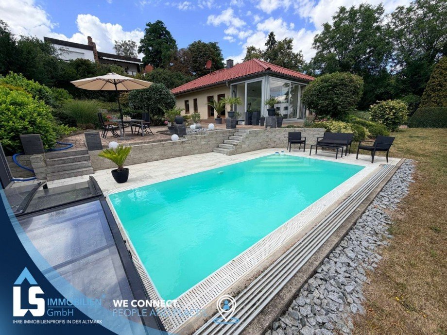 Blick vom Pool aufs Haus Bungalow Calbe (Saale)