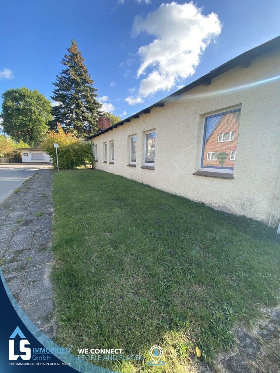 Seitenansicht Strasse Einfamilienhaus B�tzow