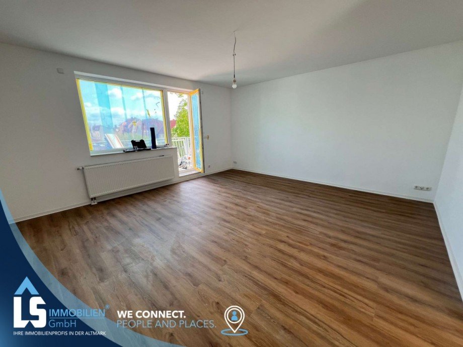 Wohnzimmer mit Balkon Wohnung Tangerm�nde