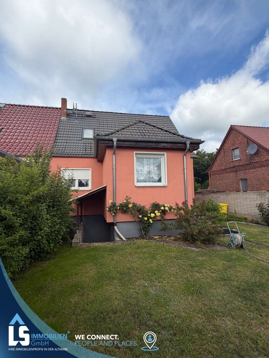 Au�en 4 Doppelhaush�lfte Plattenburg OT Gl�wen