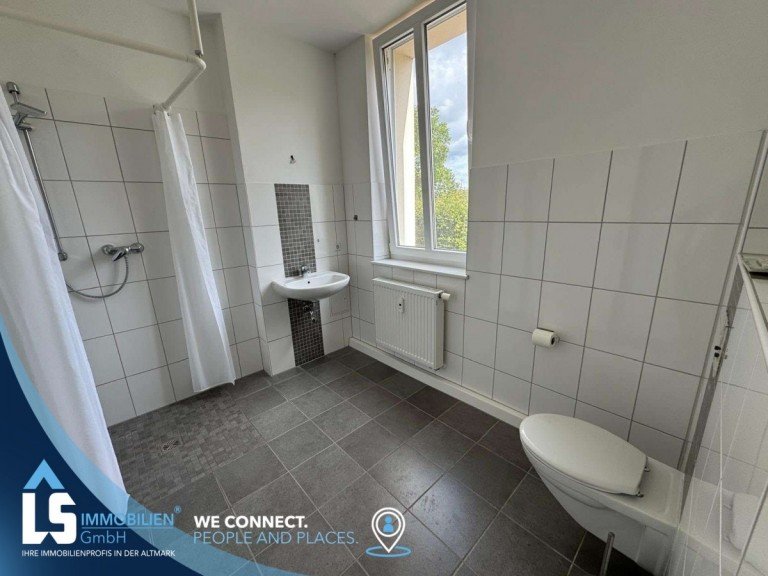Tageslichtbad mit Dusche Stechow-Ferchesar Erdgeschosswohnung Stilvolles, altersgerechtes Wohnen im Gr�nen!