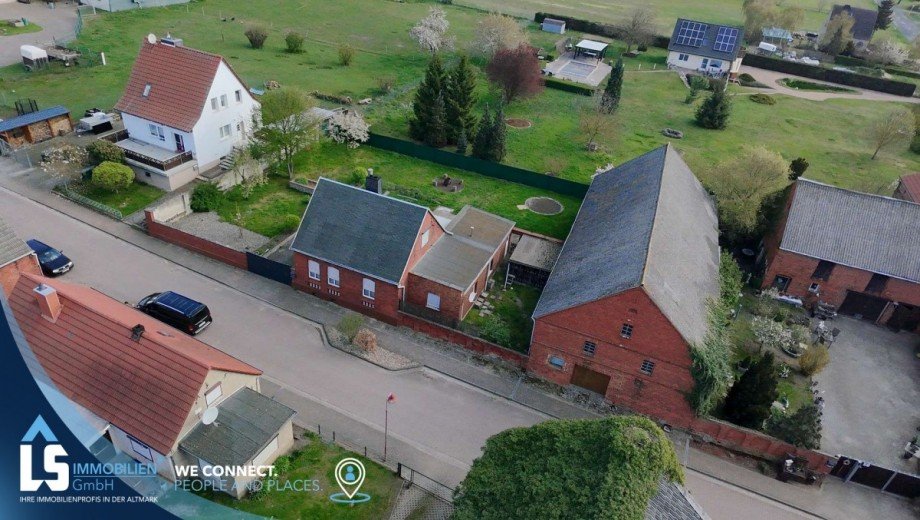 Luftbild vorn Einfamilienhaus Tangerm�nde