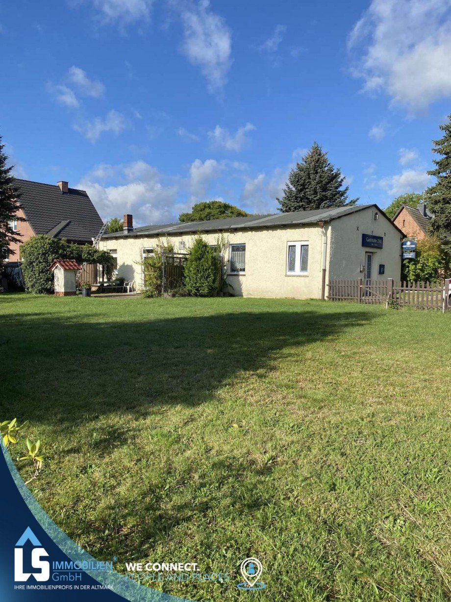 Seitenansicht Garten Einfamilienhaus B�tzow