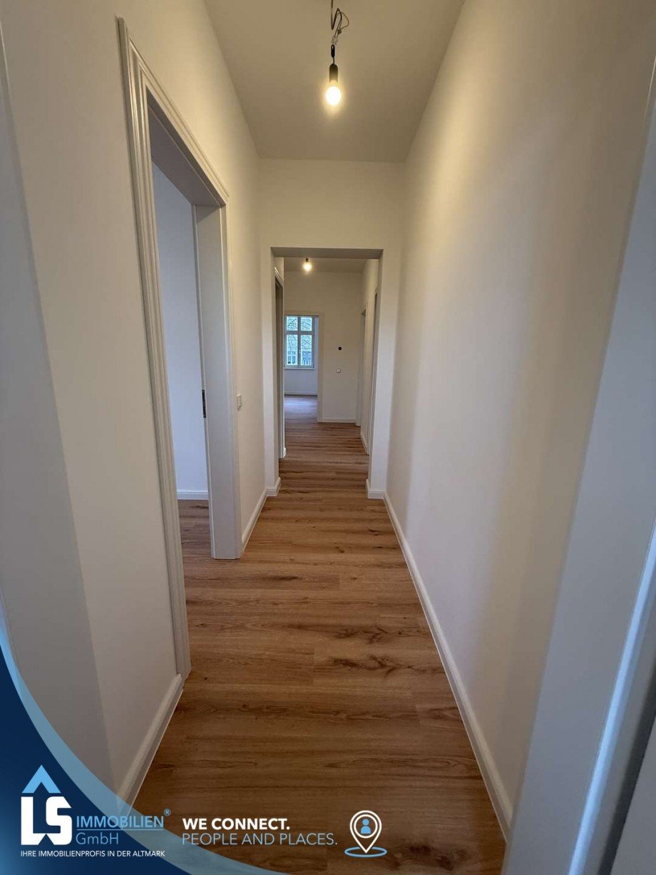Flur EG.jpg Zweifamilienhaus Stendal