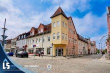 Hausansicht Gro�z�gig und stark frequentierte Lage!