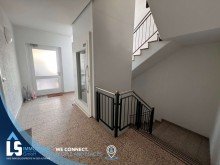 Treppenhaus/ Aufzug sanierte 3 Raum Wohnung in der Innenstadt von Stendal