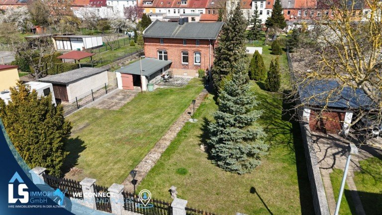Hausansicht Tangerm�nde Einfamilienhaus Haus mit gro�em Grundst�ck mitten in Tangerm�nde