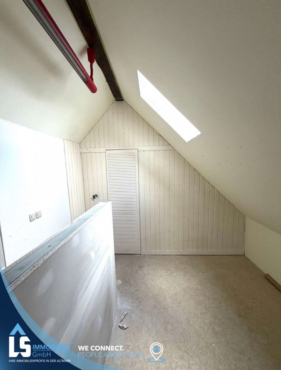 2. Schlafzimmer - Blick auf den EInbaukleiderschrank Maisonettewohnung Stendal