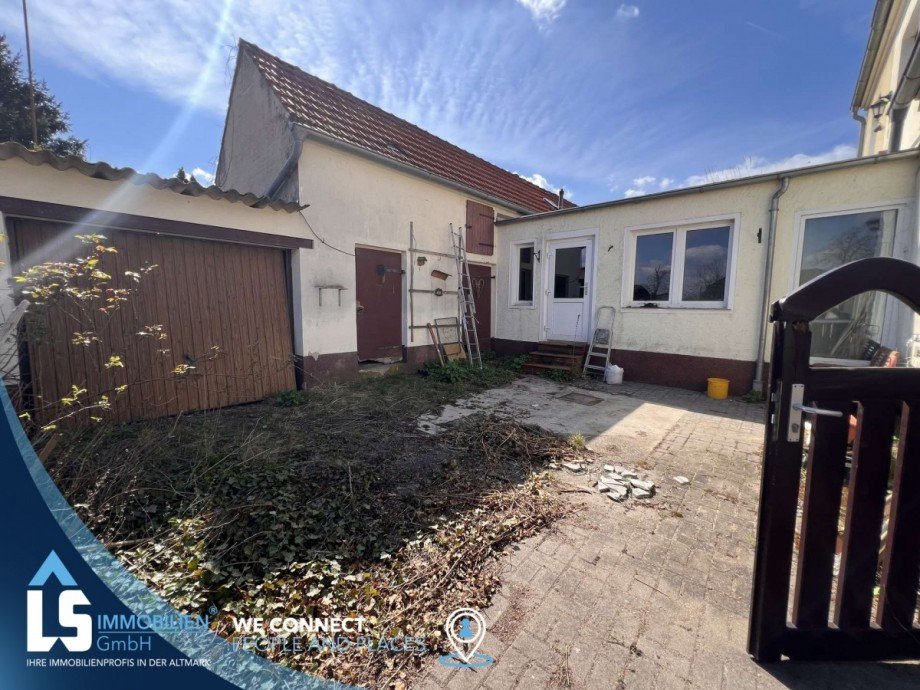 Innenhof Doppelhaush�lfte Tangerm�nde