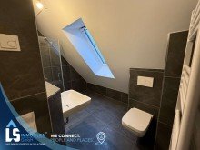 Bad DG 2.jpg 5 Zimmer und 3 B�der - Gro�z�gige, lichtstarke Maisonettwohnung mit Balkon und Stellplatz in Stendal