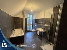 Masterbad Dusche und Badewanne 5 Zimmer und 3 B�der - Gro�z�gige, lichtstarke Maisonettwohnung mit Balkon und Stellplatz in Stendal