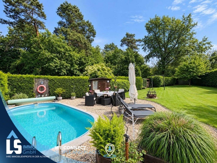 Garten mit Pool Doppelhaush�lfte Stendal