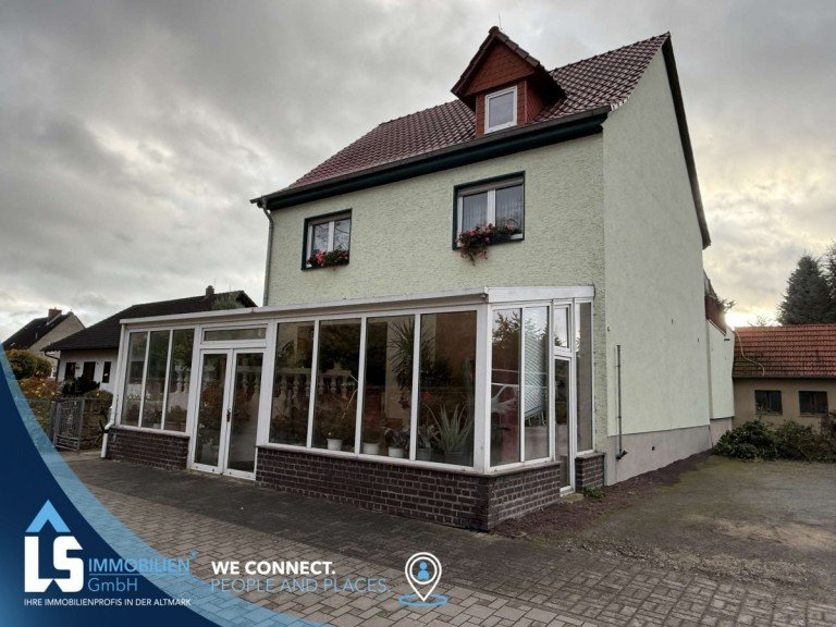 Vorderansicht.jpg Stendal Einfamilienhaus Gro�z�giges Zuhause mit Wow-Effekt - Wohnen & Wellness mitten in Stendal