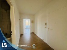  Frisch renoviert, moderner Grundriss, Balkon!
