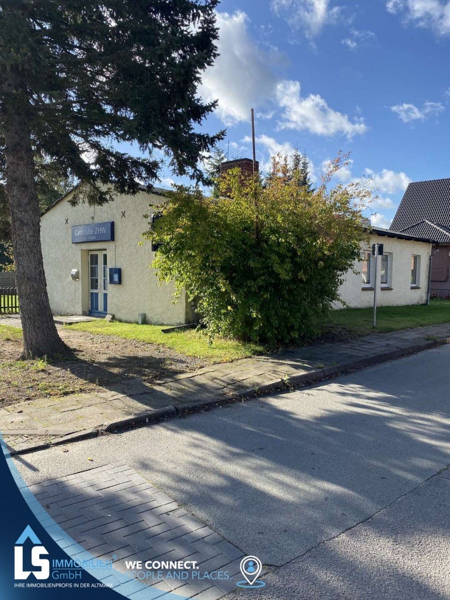 Front / Seitenansicht Einfamilienhaus B�tzow