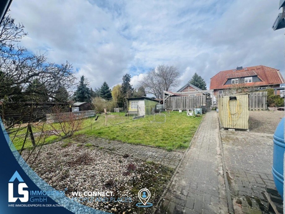 Garten hinterm Haus Doppelhaush�lfte Tangerm�nde