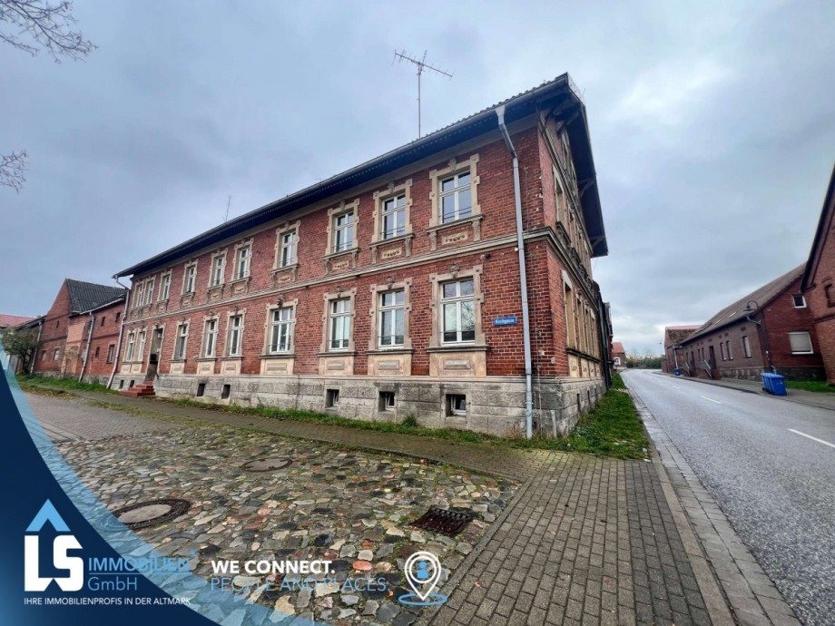 Hausansicht Stra�e Mehrfamilienhaus Stendal