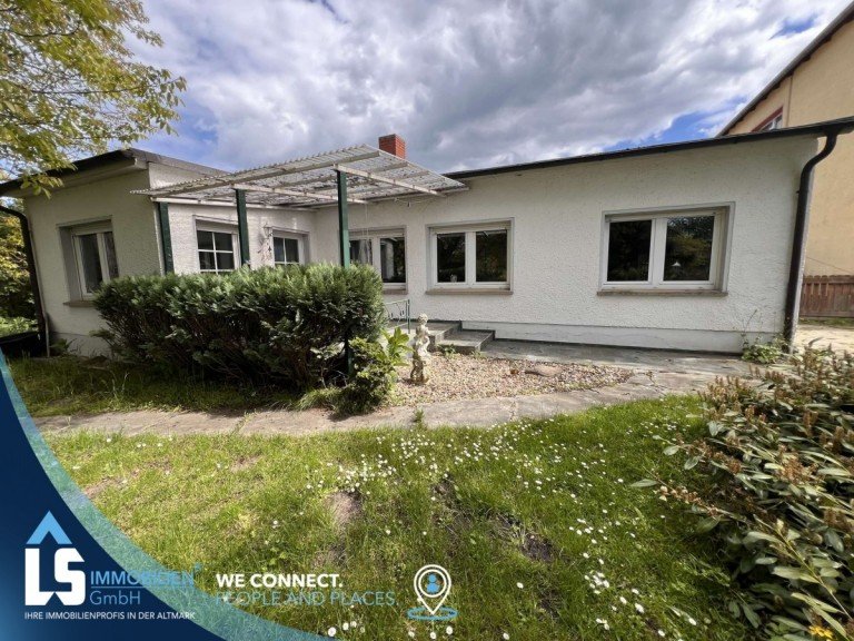 Au�enansicht Eichstedt (Altmark) Bungalow gem�tliches H�uschen auf gro�em Grundst�ck in Eichstedt